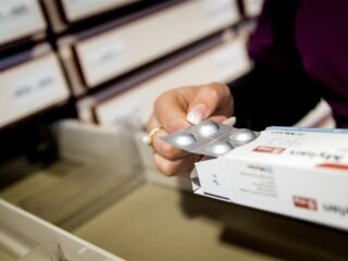 Online naar de dokter? 'Voorkom dat verslaafden medicijnen shoppen'