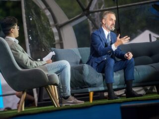 'Jordan Peterson appelleert aan een onmachtig gevoel bij jonge, witte mannen'