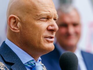 Vlaardingen koos toch voor het hijsen van Israëlische vlag