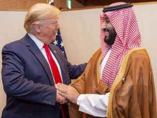 Podcast De Dag: Trumps 'trillion dollar'-trip naar Saudi-Arabië