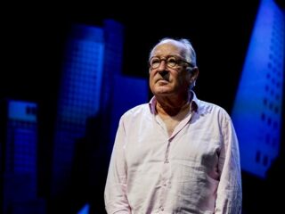 Stand.nl: 'Wat gaat u missen nu Youp van 't Hek stopt als cabaretier?'