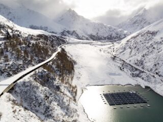 Zwitserse zonnepanelen zaaien verdeeldheid in de bergen
