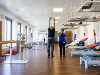 Stand.nl: 'We moeten meer betalen aan de fysiotherapeut'