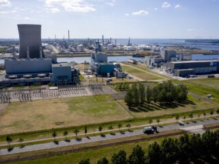 Gaat het dorpje Moerdijk verdwijnen?