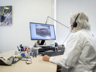 Huisartsbedrijven kopen praktijken op: 'Straks krijg je callcenter aan de lijn als je de dokter belt'