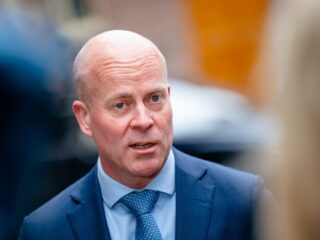 Knops, voorzitter NIVD, waarschuwt: ‘Defensie-industrie niet klaar voor nog een conflict’