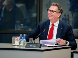 Eerste kandidaat lijsttrekkerschap VVD bekend: oud-Kamerlid André Bosman doet gooi naar partijleiderschap