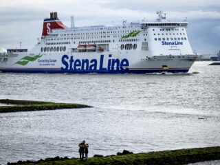 Wat is beter voor het klimaat: de boot of het vliegtuig naar Engeland?
