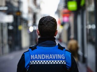 Dijksma gaat boa's undercover inzetten voor handhaving nieuwe wet seksuele misdrijven