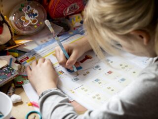 Pascale geeft thuisonderwijs: 'Kinderen zitten echt niet achter de geraniums'