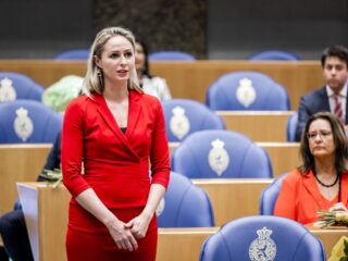 VVD-Kamerlid Rajkowski kritisch op asielbeleid minister Faber