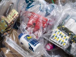 Minder drugskoeriers op Schiphol