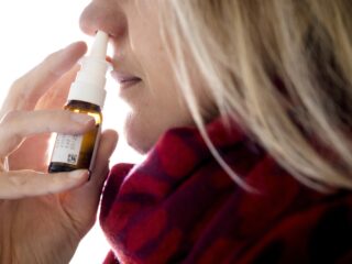 Hooikoortsseizoen vroeg van start door droogte, 'extra douchen en zonnebril op'