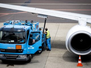 Van Koffergooier tot Flitsbezorger: Brusseprijs-nominatie voor undercoveronderzoek naar lagelonenbanen