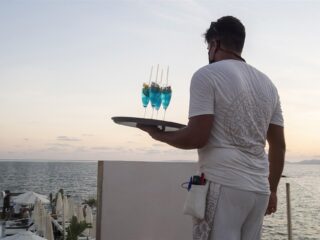 Spaans horeca-debat laait op: '12 uur werken per dag hoort erbij'