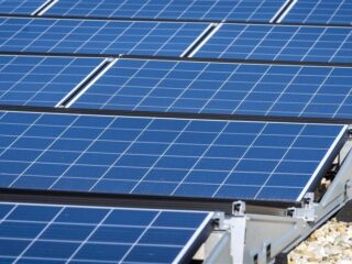 Stand.nl: 'Het is goed dat de salderingsregeling voor zonnepanelen voorlopig blijft bestaan'