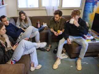 'Dit levert een generatie op die gewend is dat ze bediend wordt'