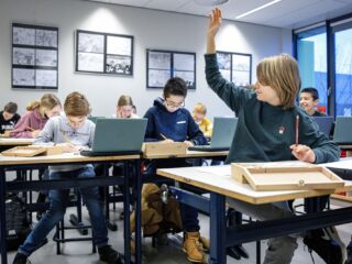 Een dalend niveau in het onderwijs: 'We kunnen het tij gewoon niet keren'