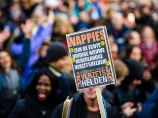 Complottheorieën steeds zichtbaarder door sociale media: 'Gevaar dat ze mainstream worden'