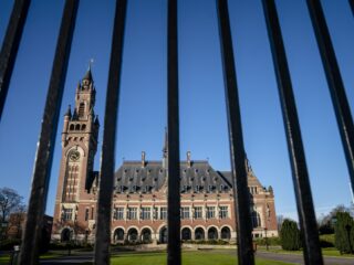 Syrië verschijnt voor de rechter: 'Belangrijke stap om te laten zien dat we het niet vergeten zijn'