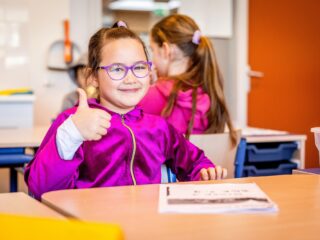 Bijziendheid onder kinderen neemt toe: 'Onuitstaanbaar dat er kinderen zijn voor wie bril te duur is'