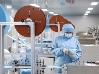 Chinese ondernemers zitten met mondkapjesmachines in de maag