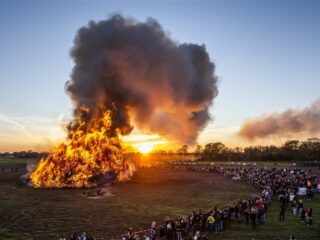 Het heetst van de strijd om het mooiste paasvuur: 'Het heeft iets magisch'