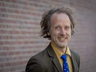 Cabaretier Ronald Snijders over nieuwe show: 'Dit is gewoon, ja, het onmogelijke vieren eigenlijk'