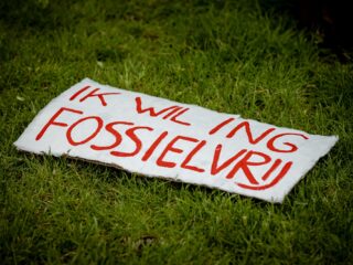 Milieudefensie start voor het eerst klimaatrechtszaak tegen Nederlandse financiële instelling