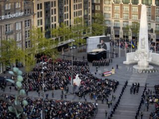 Moet de Dodenherdenking anders?