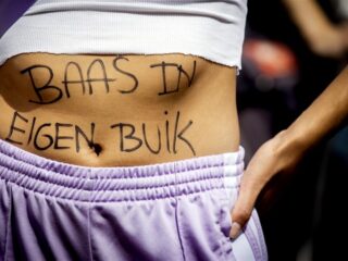 Stand.nl: 'Het recht op abortus moet ook in Nederland in de grondwet'