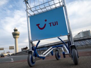 TUI-baas doet dringende oproep aan kabinet: 'Schrap krimp Schiphol'