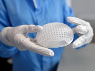 Verzekeraars vragen nog steeds naaktfoto's aan borstkankerpatiënten