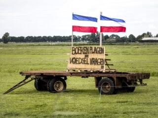 Oorlogsveteraan: omgekeerde vlaggen 'heel storend'