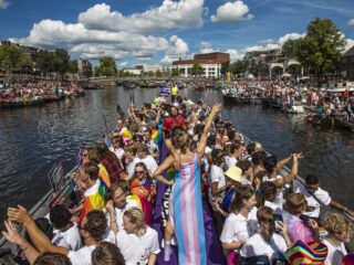 Primeur tijdens Canal Parade Amsterdam: drank- en drugsvrije boot maakt entree