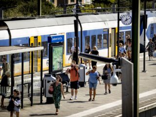 F1 verstoort dienstregeling: 'Race blijkbaar belangrijker dan reguliere reiziger'