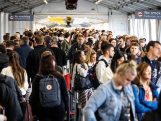 Getuigenverklaringen moeten uitwijzen of Schiphol aansprakelijk is voor de drukte afgelopen zomer