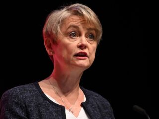 'Verenigd Koninkrijk neemt vlucht naar voren' in aanpak vrouwenhaat als ideologisch extremisme