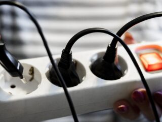 Minder rijden, vaker thuiswerken, niet meer vliegen om energiecrisis in EU te voorkomen? 'Situatie is nijpend'