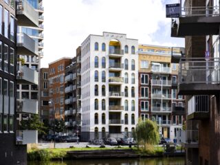 Kapen expats alle huizen weg?