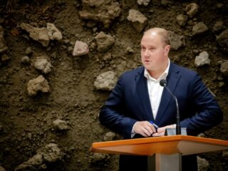 'Gedupeerden toeslagenschandaal de dupe van wet tegen schijnzelfstandigheid'