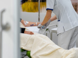 Te weinig aandacht voor financiële consequenties van kanker: 'Maak het bespreekbaar'