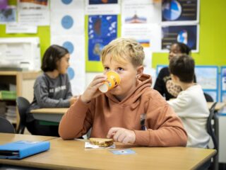 Schoolmaaltijden hebben positief effect op kinderen: '50% van kinderen eet dan groenten tijdens lunch'