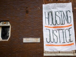 Wetteloos wonen: 'Er zit ook een duister kantje aan kraken'