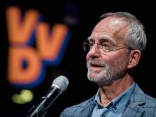 Oud-informateur Henk Kamp 'niet gelukkig' met formatieproces: onderhandelingen in het openbaar onnodig ingewikkeld