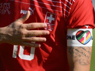 Podcast De Schaduwspits is terug: 'Voetbalwereld nog heel conservatief'