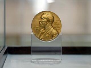 Podcast De Dag: hoe politiek is de Nobelprijs voor de Vrede?