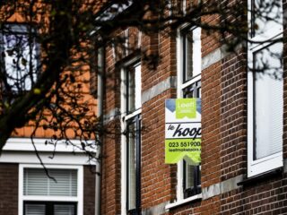 Woningcorporaties verhuren 1 woning aan 2 alleenstaanden om woningtekort tegen te gaan