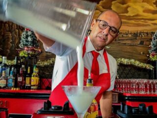 Wat weet je van een vreemde cocktail en het voetbalhart van de Koning? Speel de Nationale Nieuwsquiz