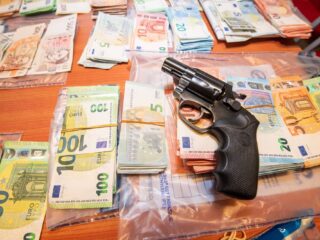 Hoe rol je een criminele familie op? 'Begin bij de vrouwen'